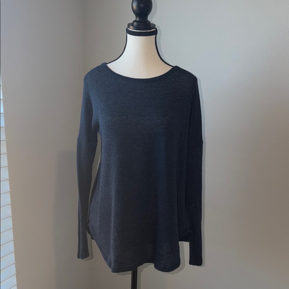 viamor lightweight navy sweater with specks of color size small